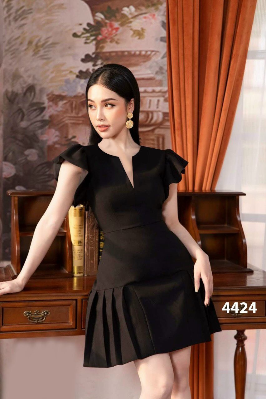 Đầm xòe xếp ly cổ chữ V