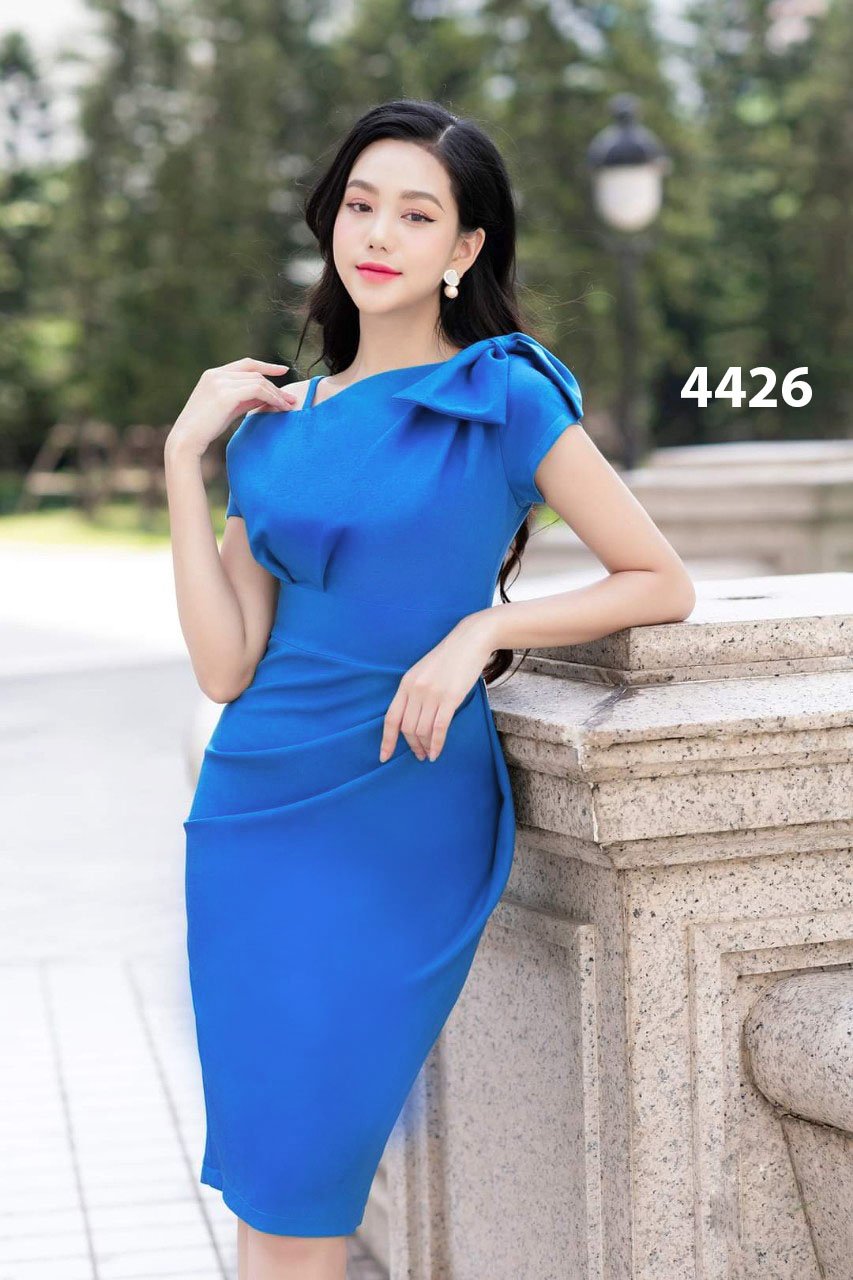 Đầm body đính nơ vai