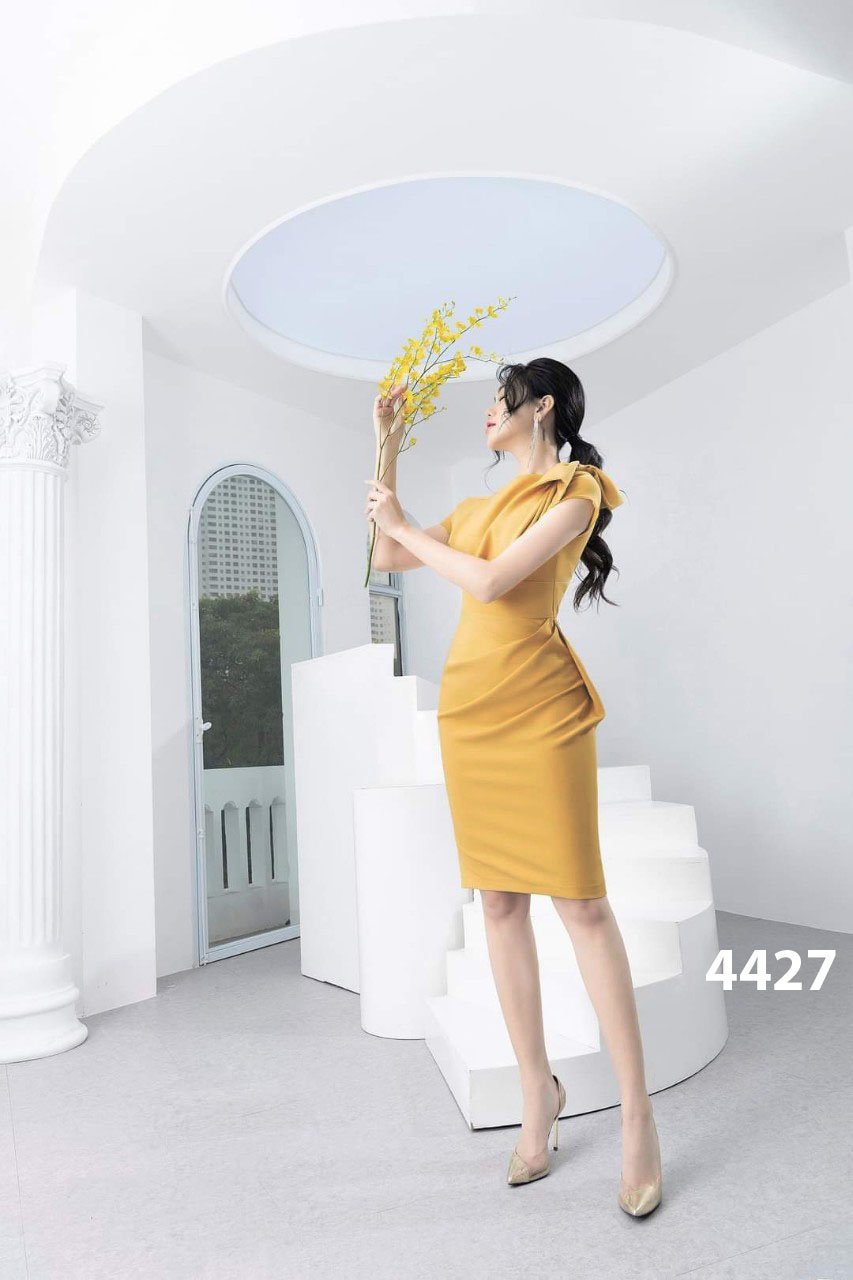 Đầm body đính nơ vai