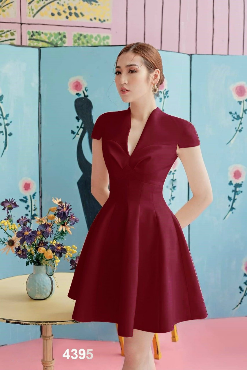 Đầm xòe cổ chữ V dễ thương