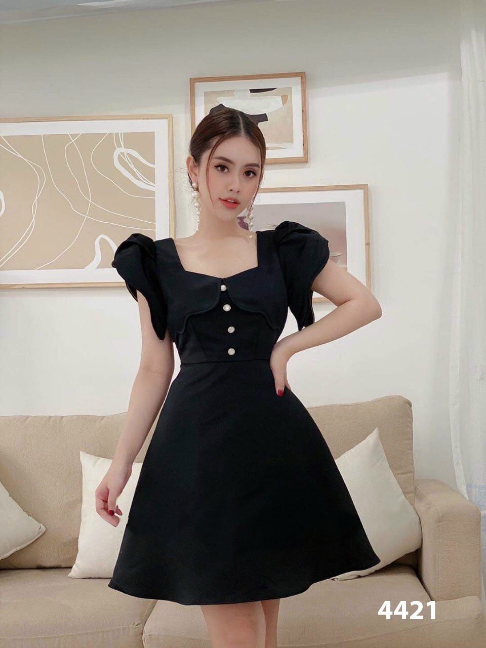 Đầm xòe tay phồng cổ vuông