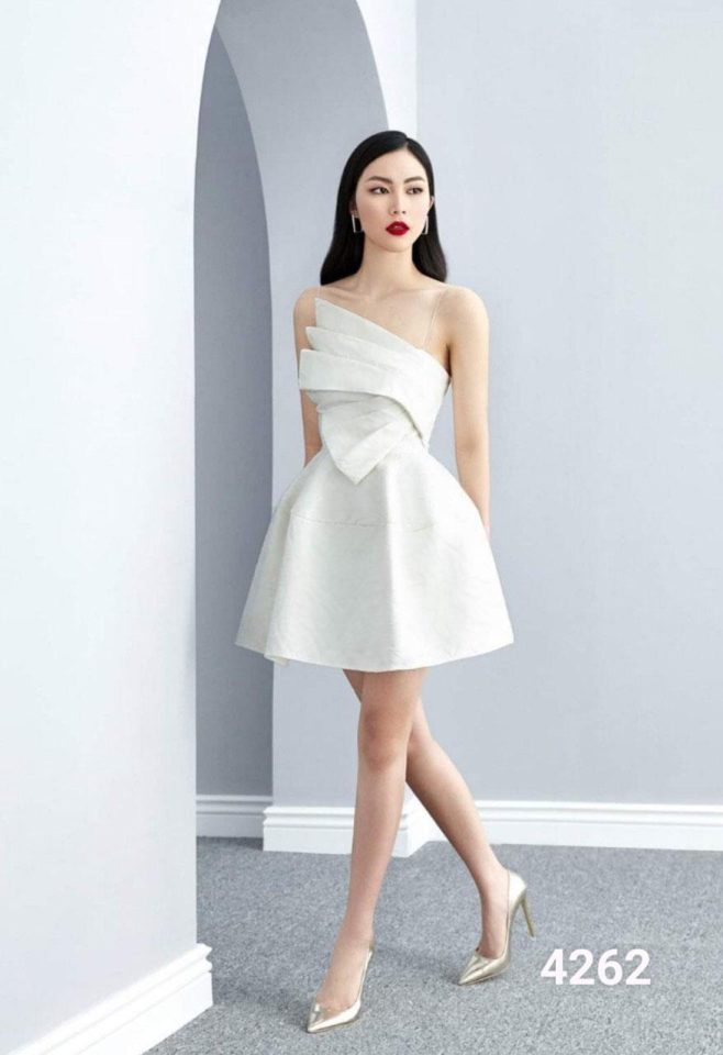 Đầm xòe trắng hai dây dự tiệc
