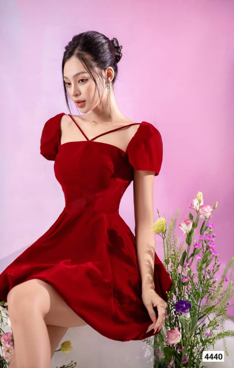 Đầm xòe cổ vuông tay phồng dự tiệc