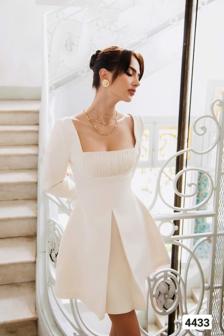 Đầm xòe tay dài cổ vuông