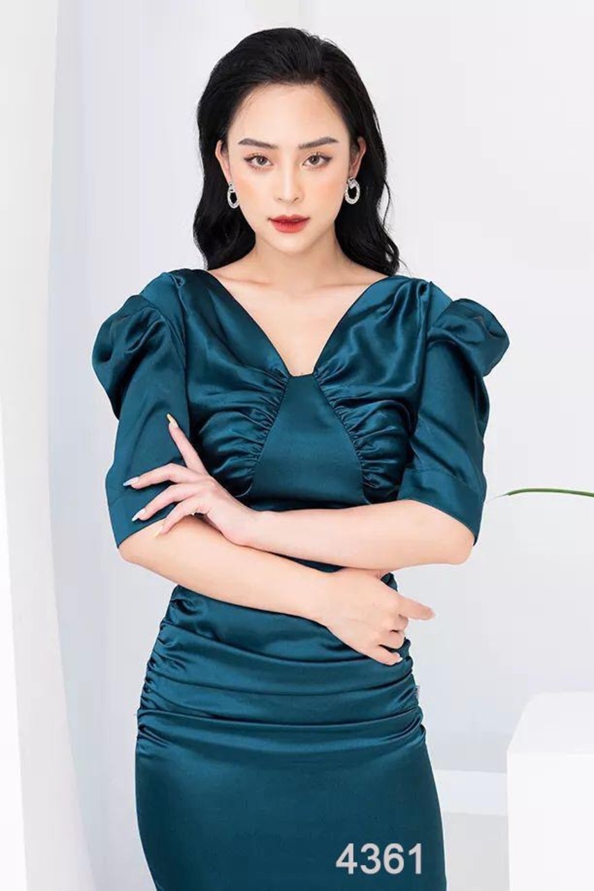 Đầm body xanh cổ chữ V tay phồng